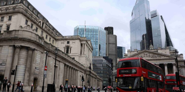 UK workers face growing wealth gap challenge, think tank says