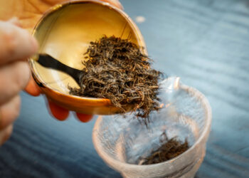 Some Russians shun coffee as Western in favour of traditional tea