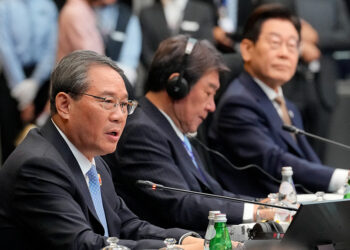 China and ASEAN, hit by U.S. tariffs, sign upgraded free trade pact