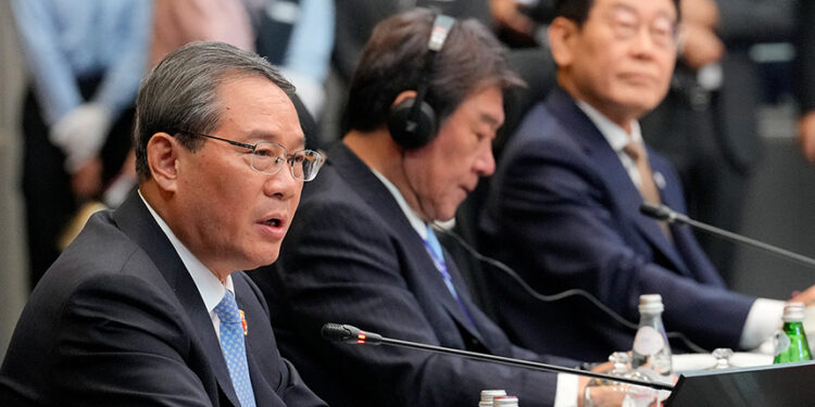 China and ASEAN, hit by U.S. tariffs, sign upgraded free trade pact