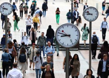 Wary UK employers set to hold pay awards at 3%, Brightmine says