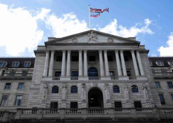 Goldman Sachs revises BoE call, forecasts rate trim in November