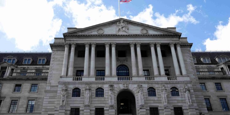 Goldman Sachs revises BoE call, forecasts rate trim in November