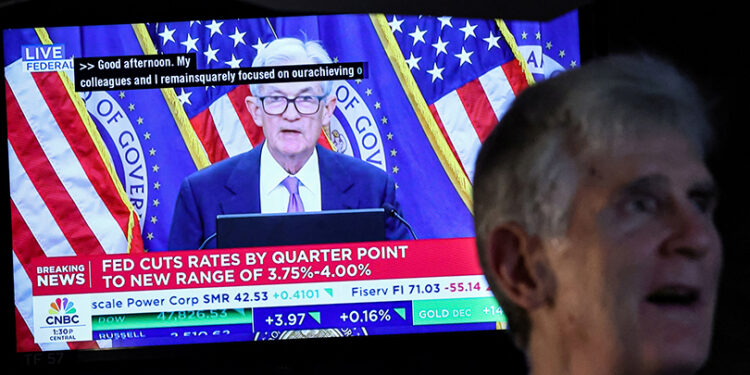 Global central banks converge towards rate cut caution