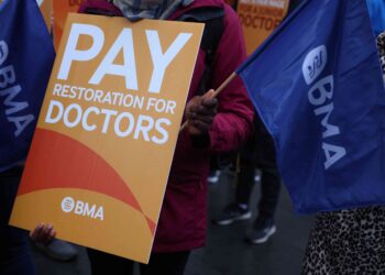 England’s junior doctors to begin five-day walkout