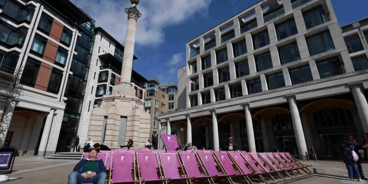 UK stocks rise on boost from industrials and financials