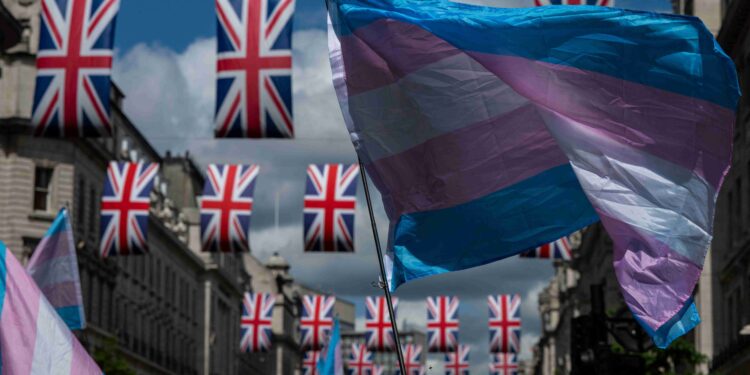 UK trans women can use female changing rooms if no complaints,  tribunal says