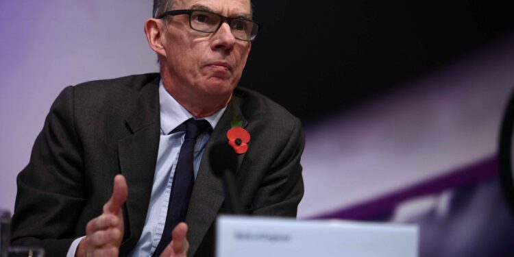 Bank of England rate-setters stay divided on policy