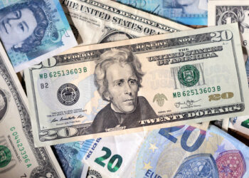 Dollar choppy as risk-off mood, dovish Fed unsettle markets