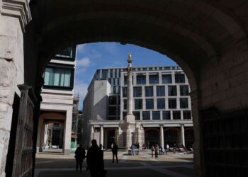 FTSE 100 gains after Fed’s softer tone; eyes on GDP data