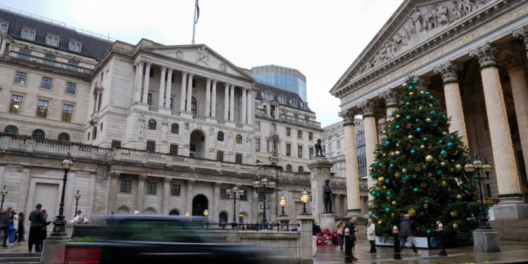 Bank of England heads for close vote on likely rate cut