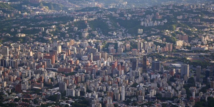 Top Trump aides brief Congress, as Trump open to broader Latin America campaign