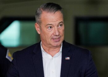 US judge threatens ICE chief with contempt, orders court appearance