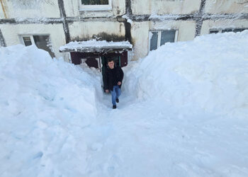 Record snow fall in Russian far east sows fun, frustration and massive drifts
