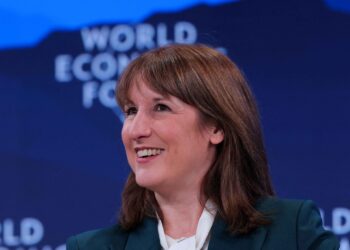 Reeves says UK favours de-escalation on US tariffs