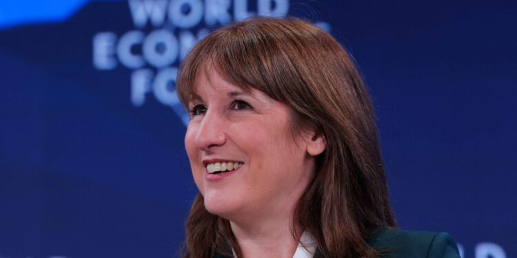 Reeves says UK favours de-escalation on US tariffs