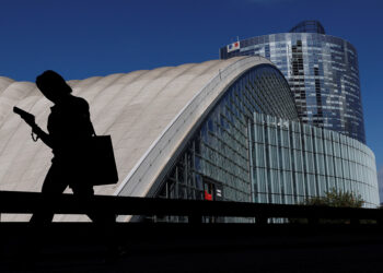 European corporate outlook dims slightly, still marred by global uncertainty