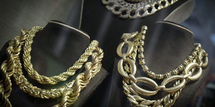 Gold, silver selloff deepens after CME hikes margins