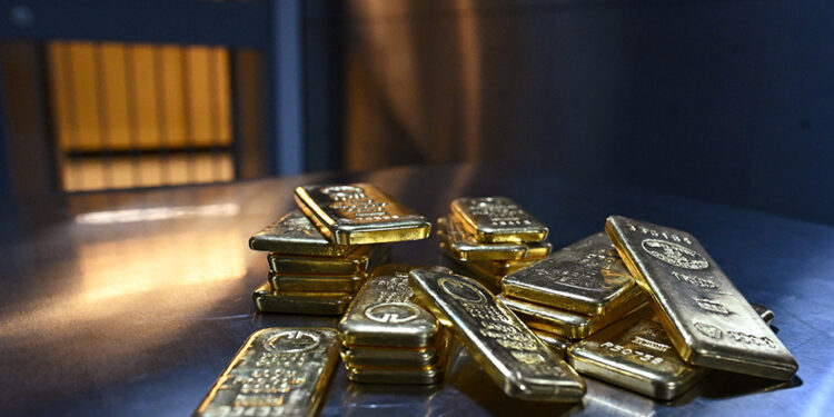 Slump in commodities rattles global markets