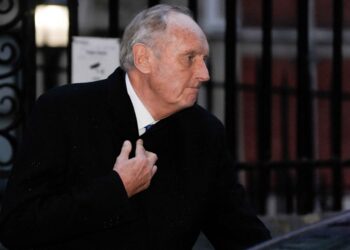 Veteran Daily Mail chief Paul Dacre tells UK privacy trial of anger at allegations