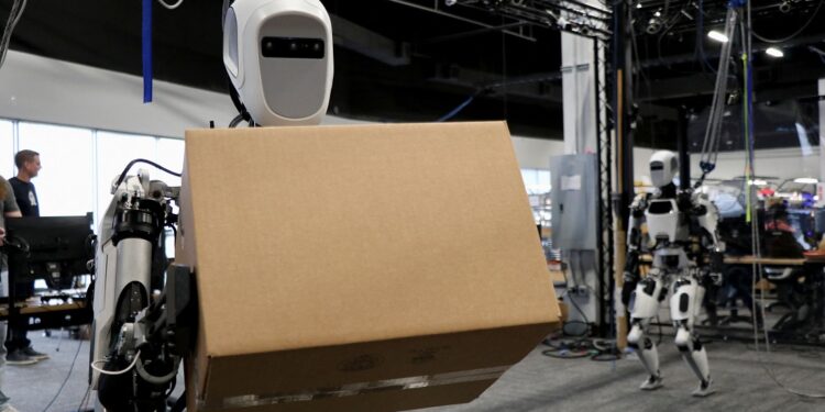 Humanoid startup Apptronik raises $520 million with backing from Google and Mercedes-Benz