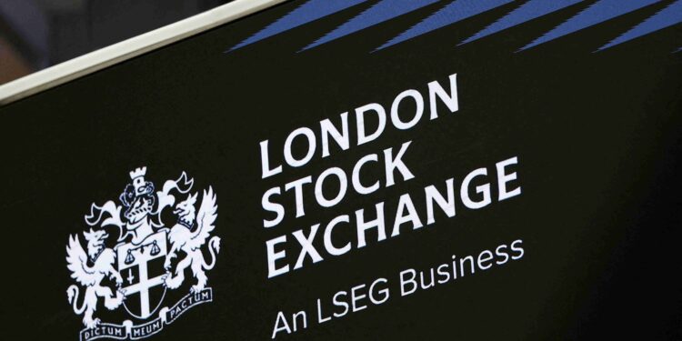 London stocks close week higher on Trump tariff ruling, BoE rate cut hopes