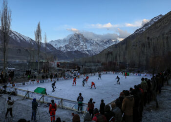 Warmer winters leave Pakistan festival on thin ice