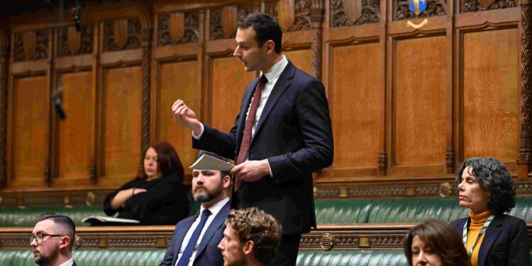 UK minister quits despite being cleared over alleged investigation of journalists