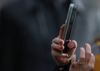 Britain asks parents: Should social media be banned for under-16s?