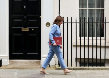 Reeves promises to guide UK economy through Middle East conflict