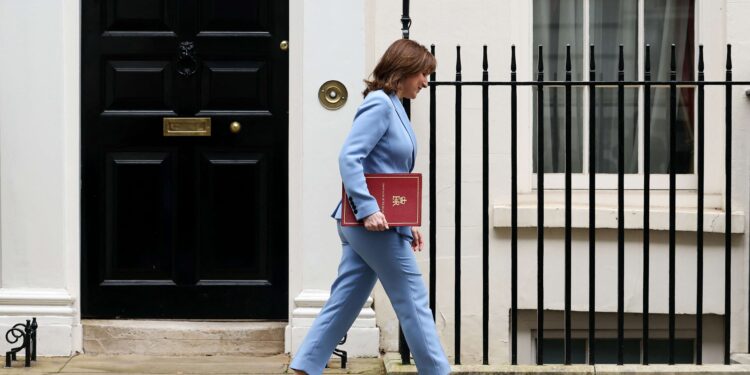 Reeves promises to guide UK economy through Middle East conflict