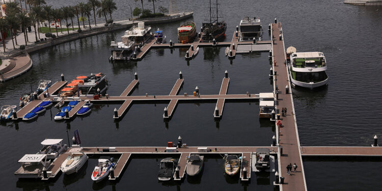 ‘Everyone cheered’: stranded Gulf travellers gamble on their route home