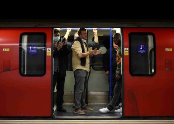 London Tube drivers to begin strikes later in March