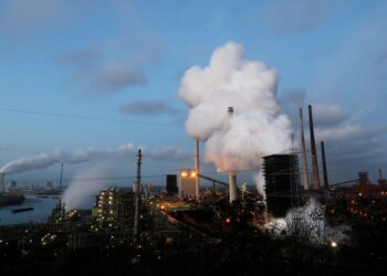 EU leaders to demand carbon market reform by July, draft shows