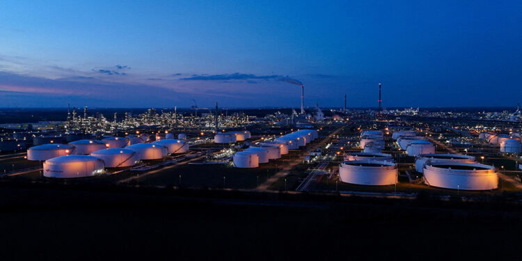 Iran war energy shock sparks global push to reduce fossil fuel dependence