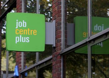 UK wage growth slows to weakest in 5 years, offering BoE relief as oil prices surge