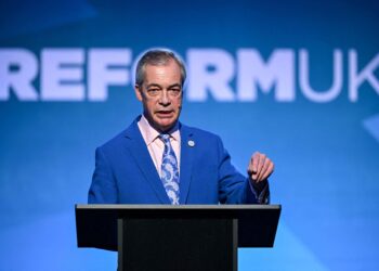 UK’s Farage would ban mass Muslim prayer events near historic British sites