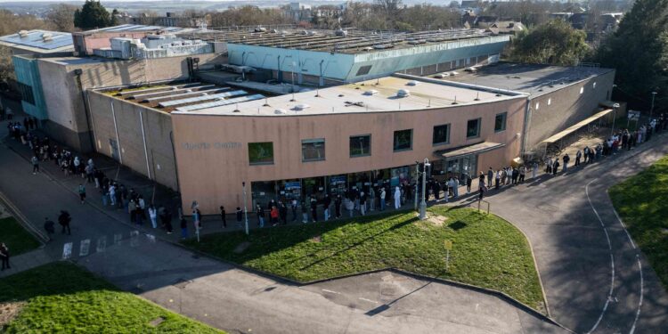 Kent meningitis outbreak triggers surge in UK vaccine demand, policy debate