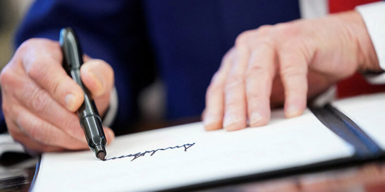 Trump’s signature on $100 bill to put him in small circle of sitting presidents