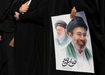 US intelligence says Iran government is not at risk of collapse, say sources