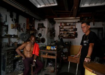 Cuba’s national electric grid collapses, leaving millions without power