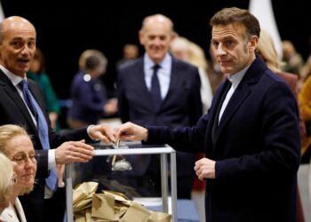 French far-right eyes Marseille city hall as its candidate tied with leftist incumbent