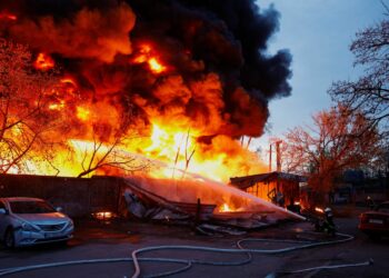 Russian strikes kill 17 across Ukraine in worst attack this year