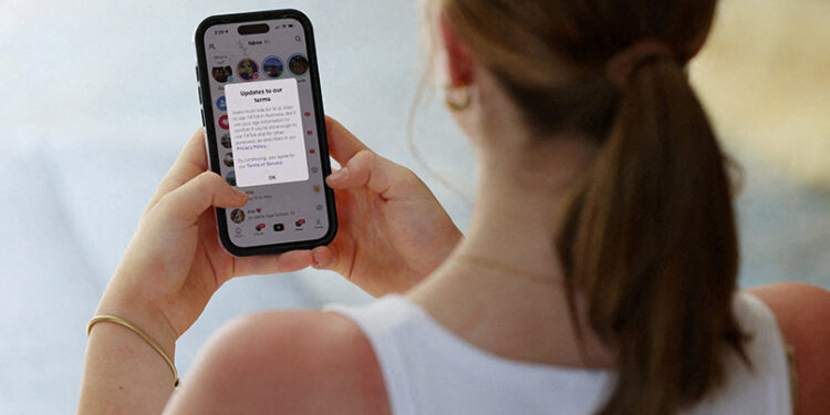 Under global spotlight, Australia plays hardball on social media ban