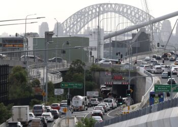 Australians cancel Easter travel as worries mount over fuel crisis