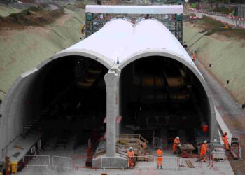 UK services firms report surge in costs, fading optimism as Iran war takes toll