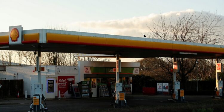 Shell trims Q1 gas production outlook after Qatar disruptions, citing Iran conflict