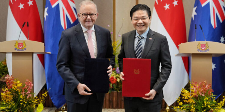 Australia, Singapore leaders pledge closer energy ties to tackle global supply shock