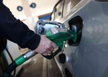 Rising fuel prices weigh on UK consumers, surveys show