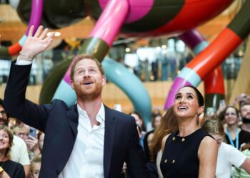 Prince Harry and Meghan arrive in Australia to a muted welcome